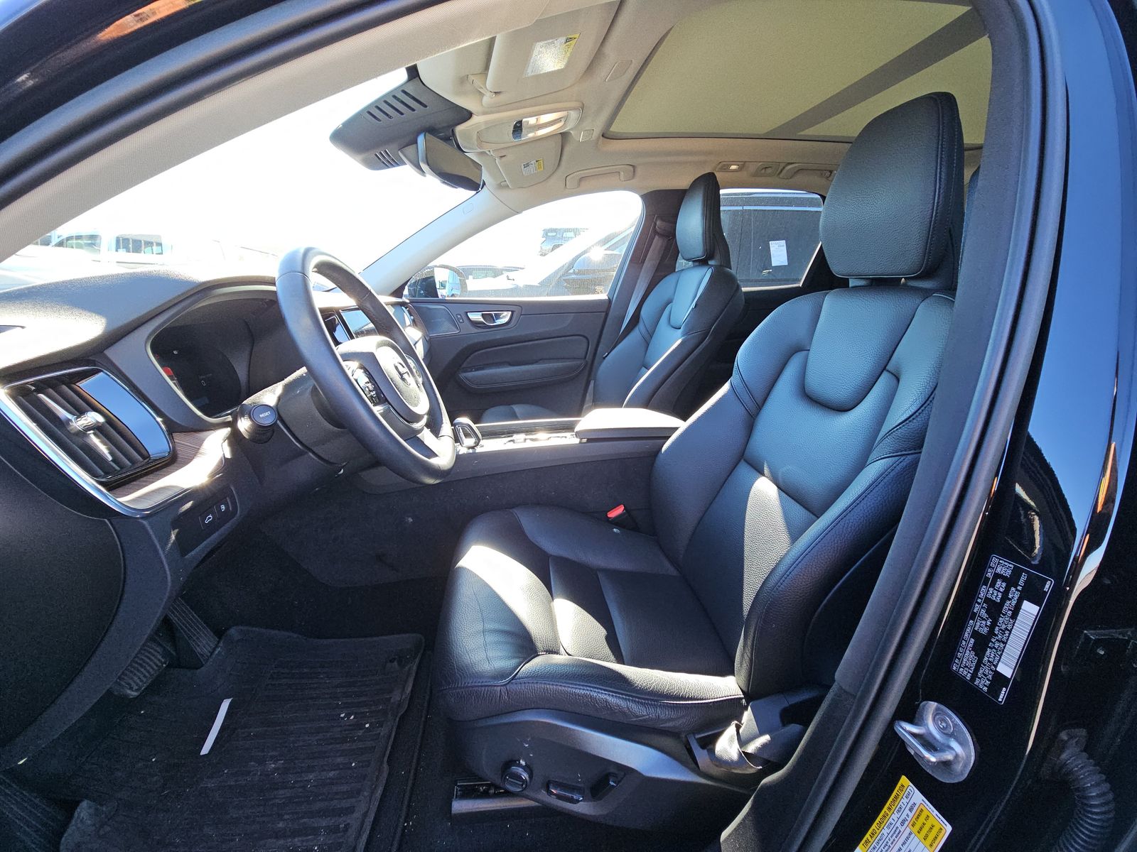 2023 Volvo XC60 Recharge T8 Plus AWD