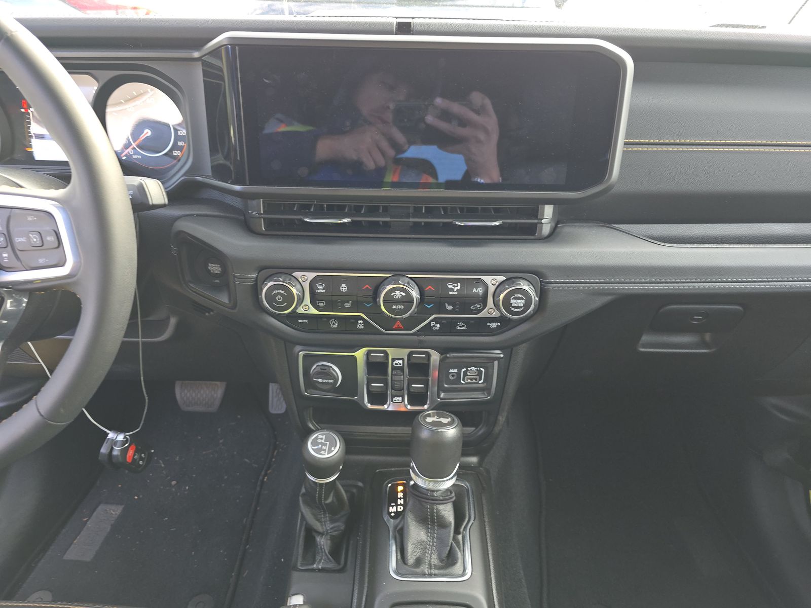 2024 Jeep Wrangler Sahara AWD