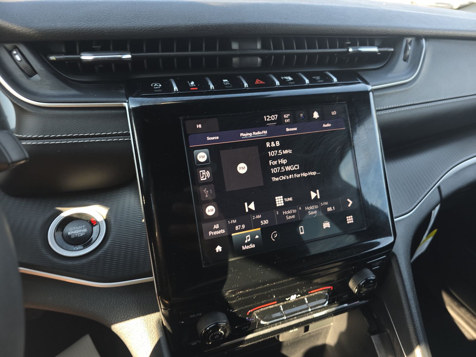 2024 Jeep Grand Cherokee Laredo AWD