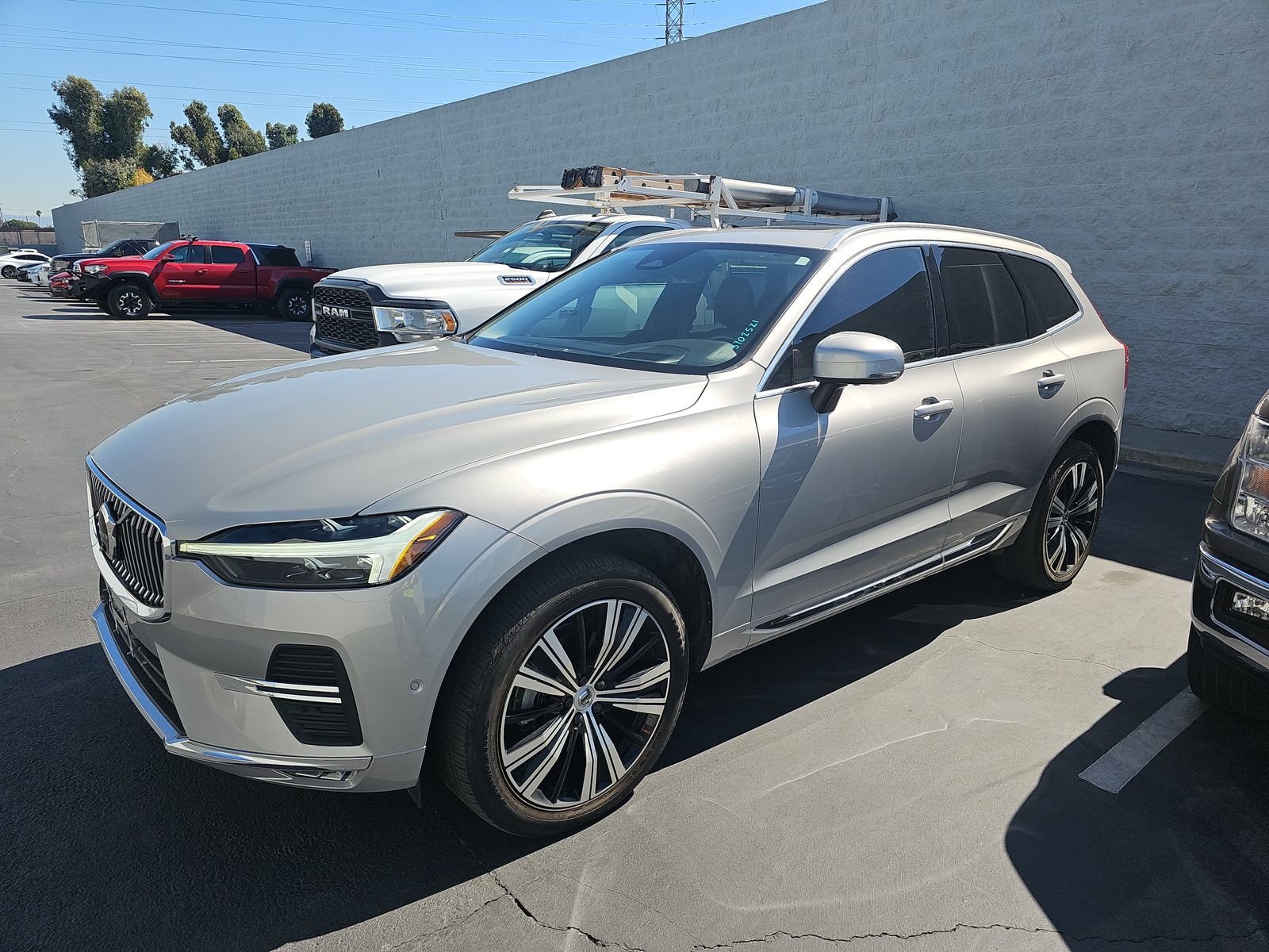 2022 Volvo XC60 B5 Inscription FWD