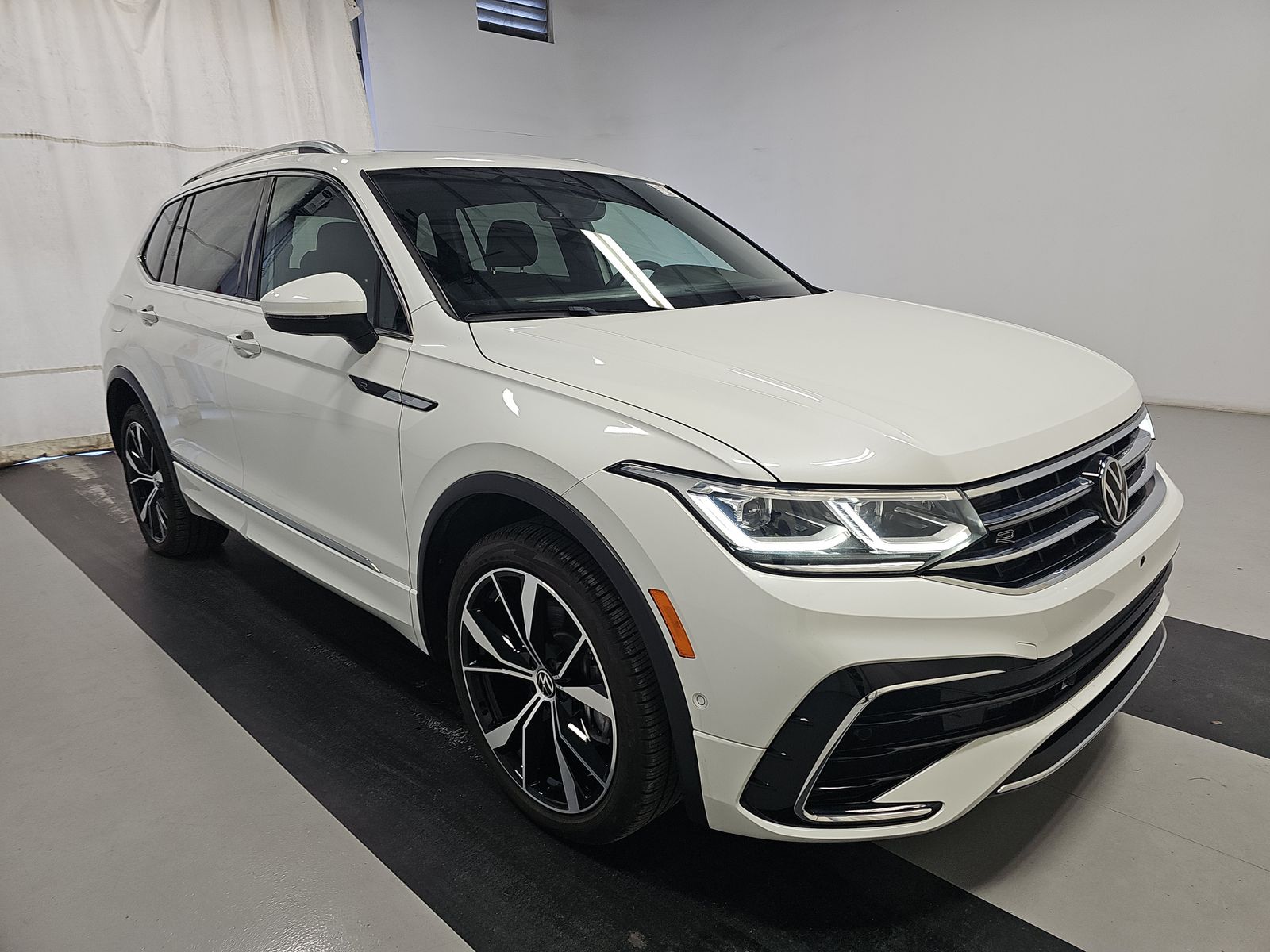 2024 Volkswagen Tiguan 2.0T SEL R-Line AWD