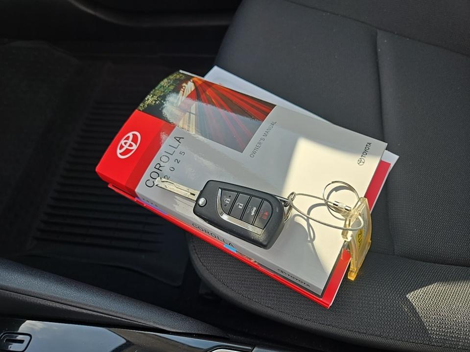 2025 Toyota Corolla LE FWD