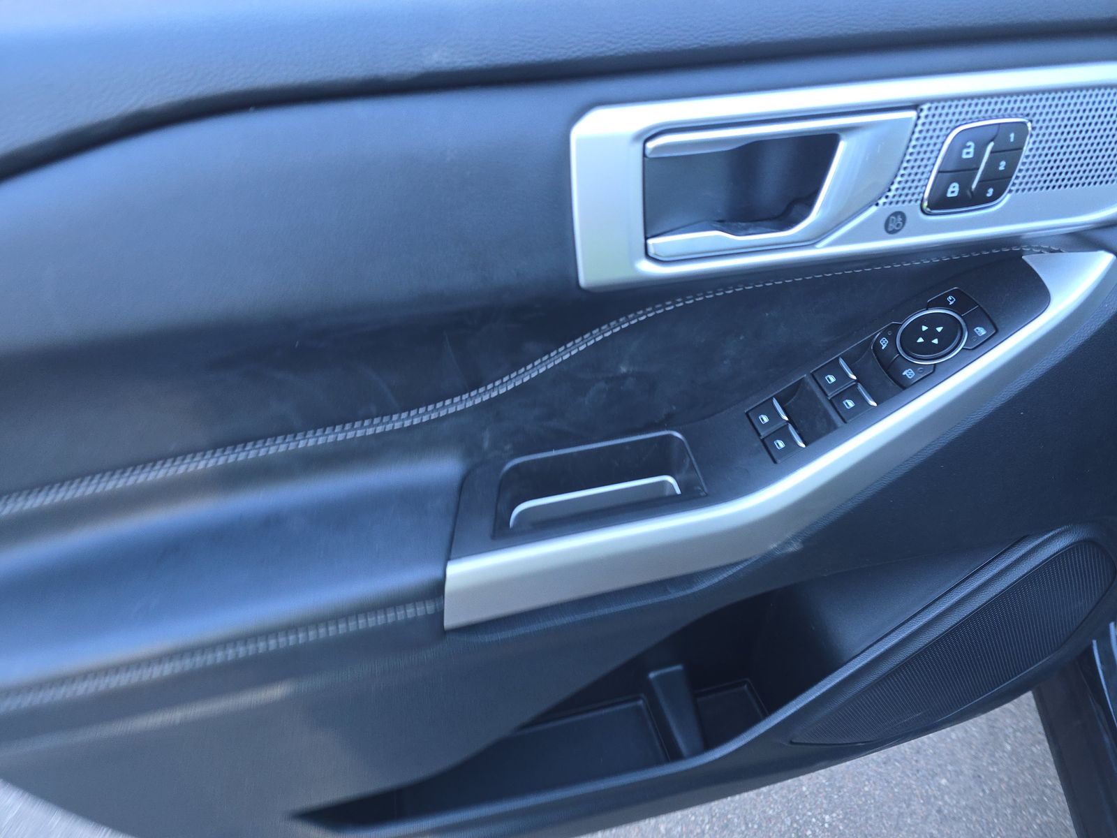 2023 Ford Explorer Hybrid Limited AWD