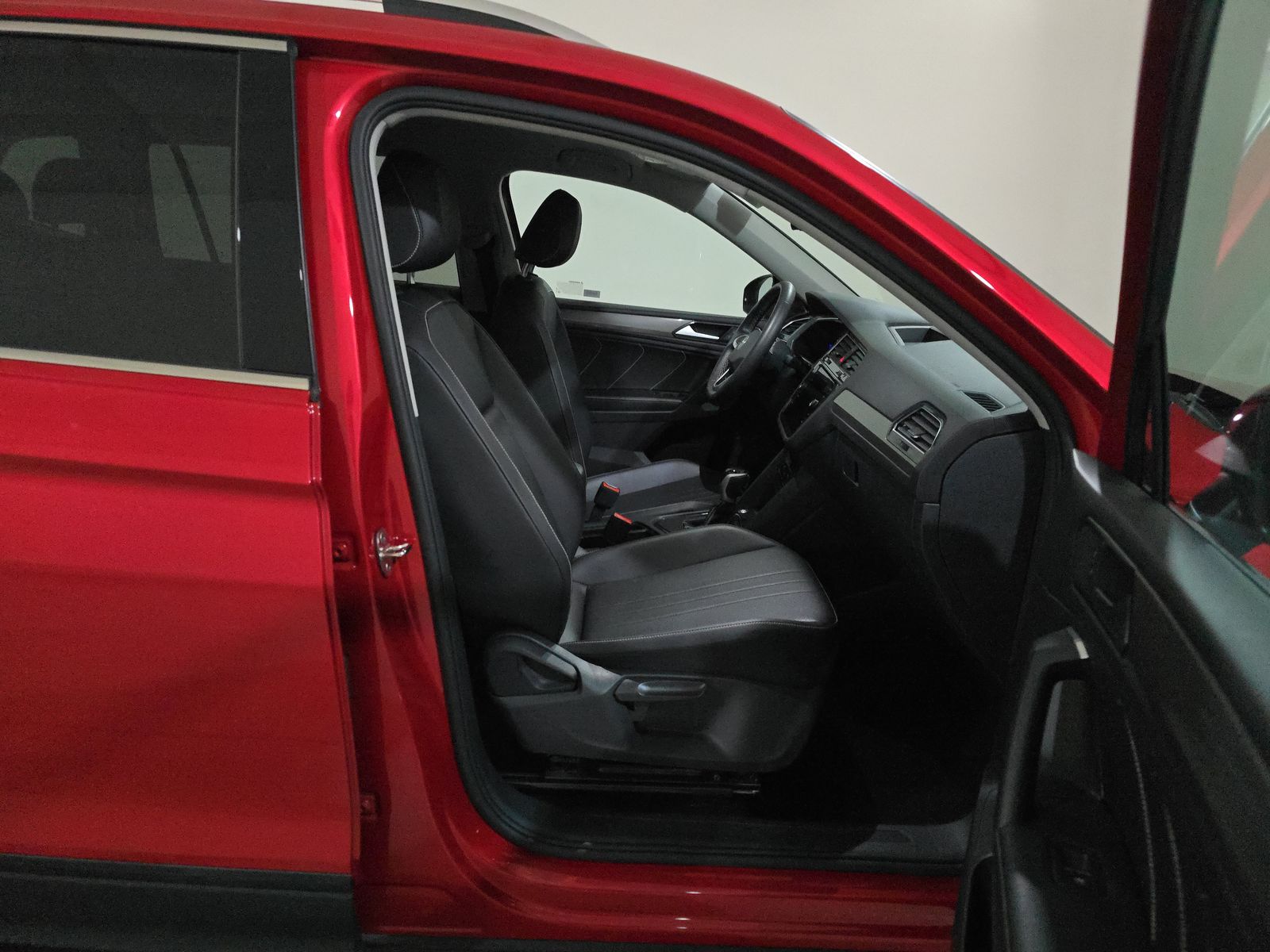 2022 Volkswagen Tiguan 2.0T SE FWD