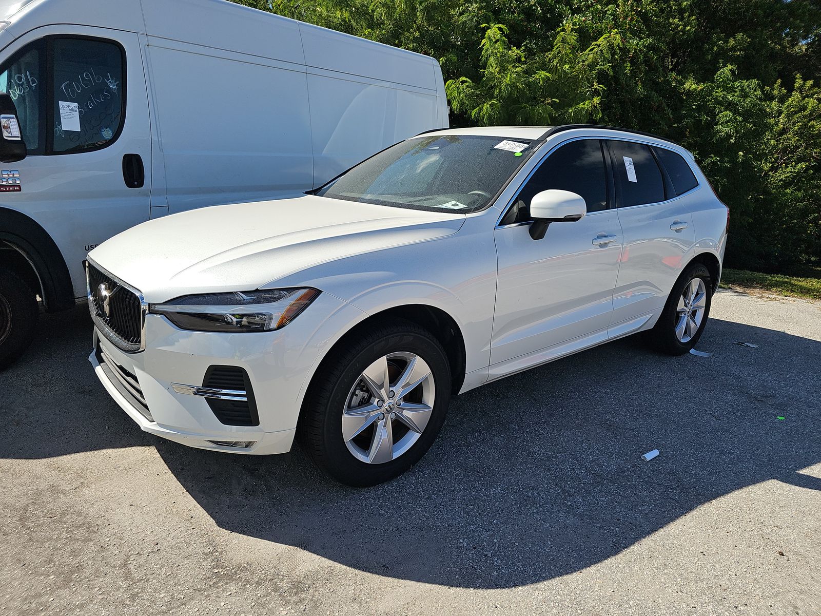 2022 Volvo XC60 B5 Momentum AWD