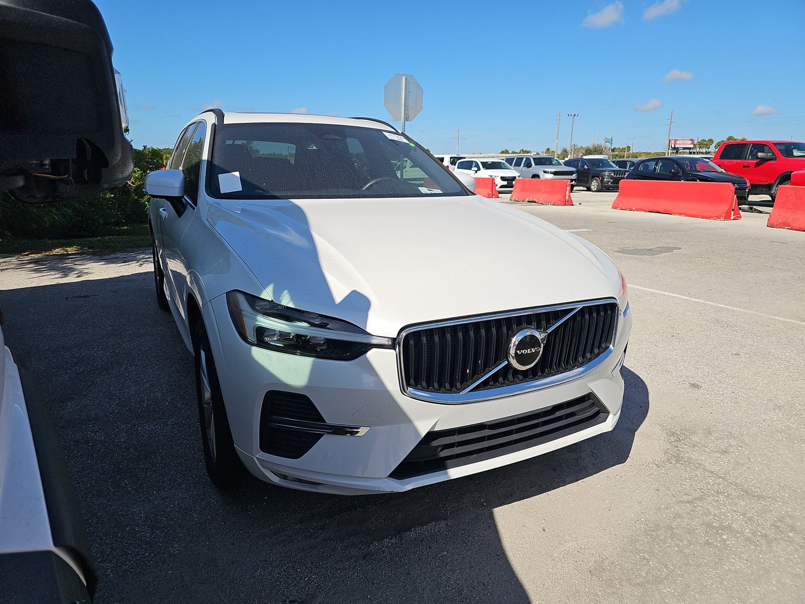 2022 Volvo XC60 B5 Momentum AWD