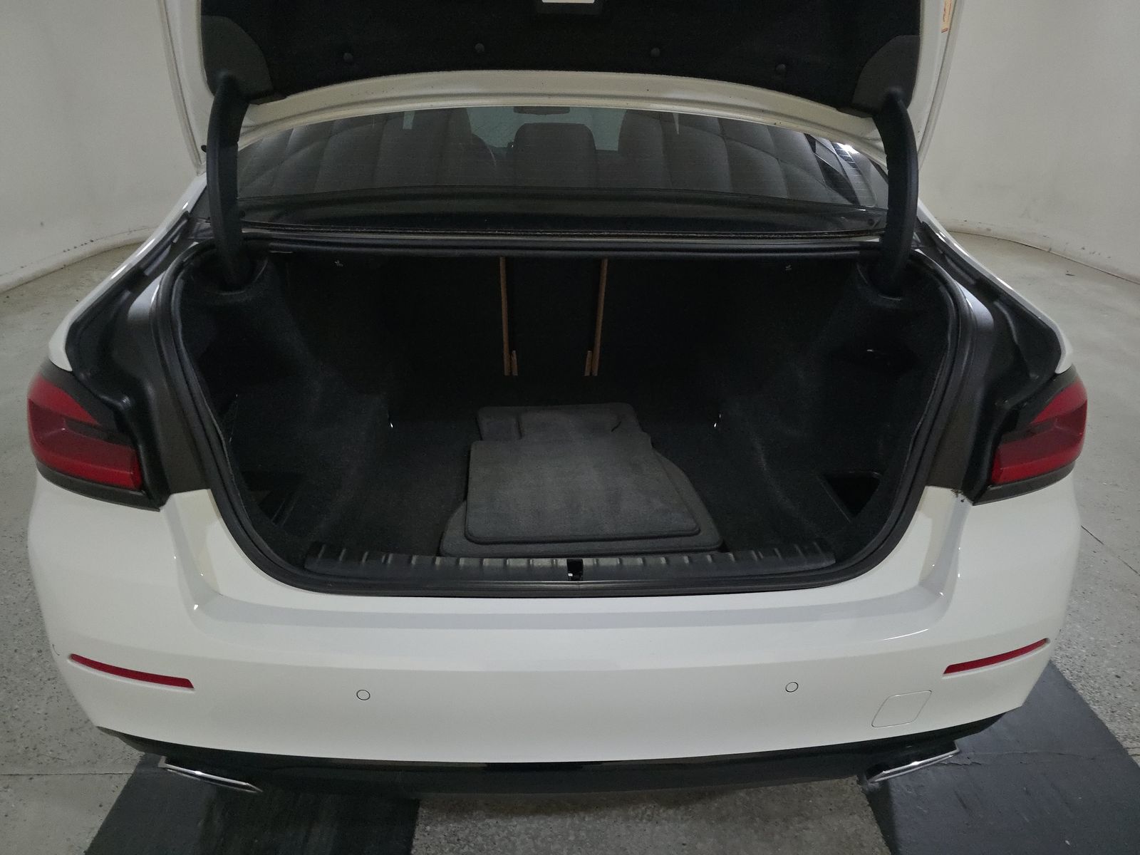 2022 BMW 5 Series 530i RWD