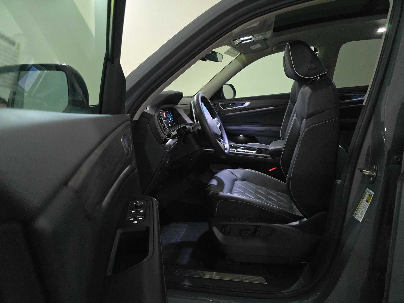 2025 Volkswagen Atlas 2.0T SEL Premium R-Line AWD