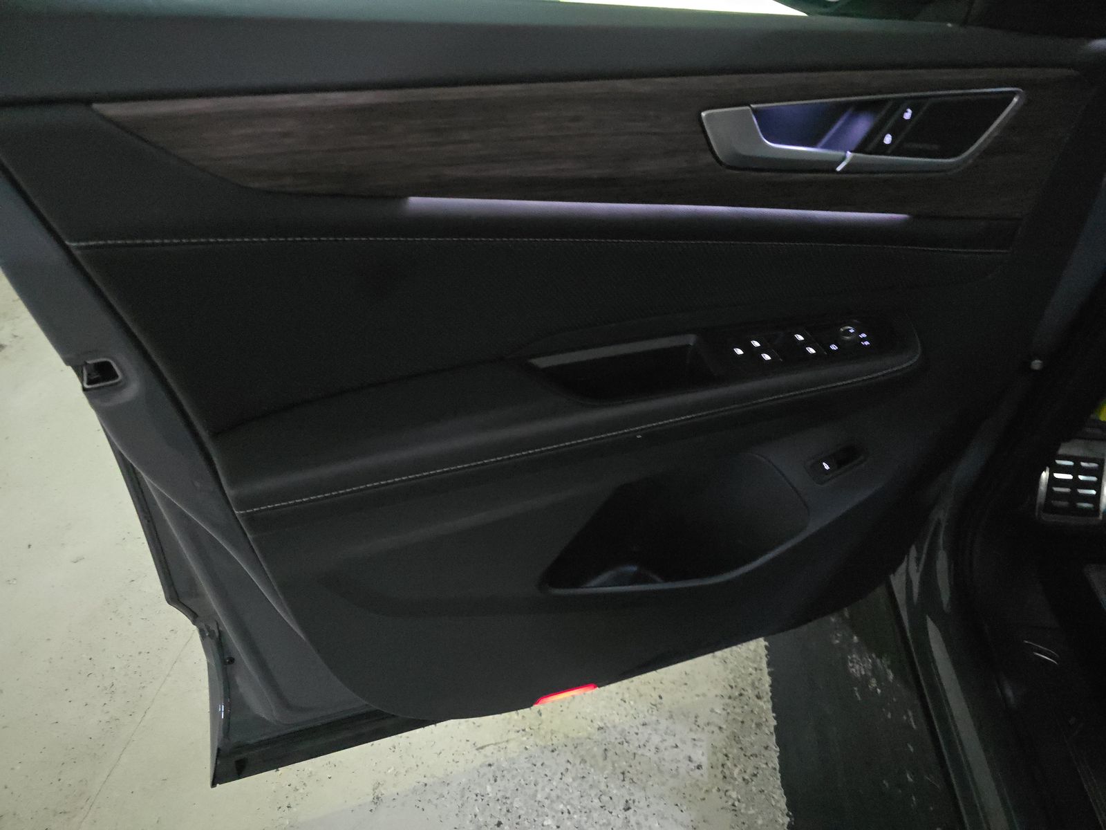 2025 Volkswagen Atlas 2.0T SEL Premium R-Line AWD