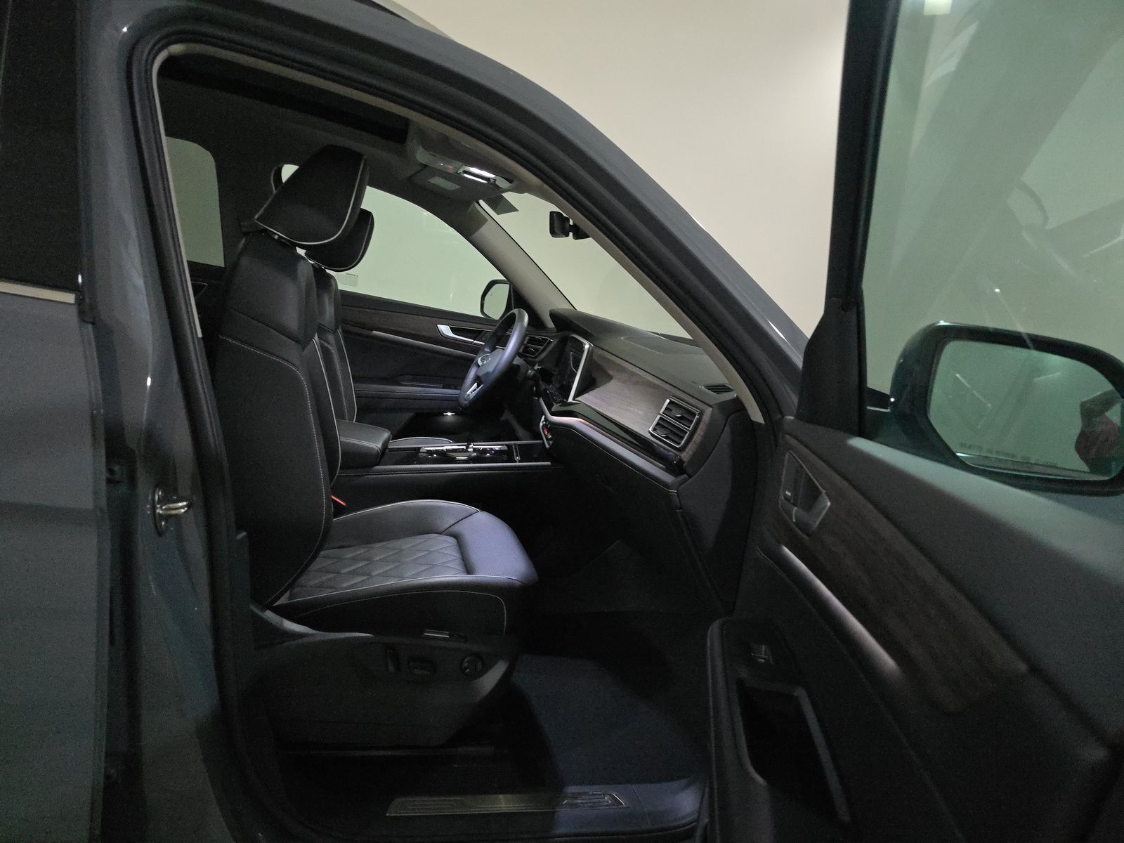 2025 Volkswagen Atlas 2.0T SEL Premium R-Line AWD