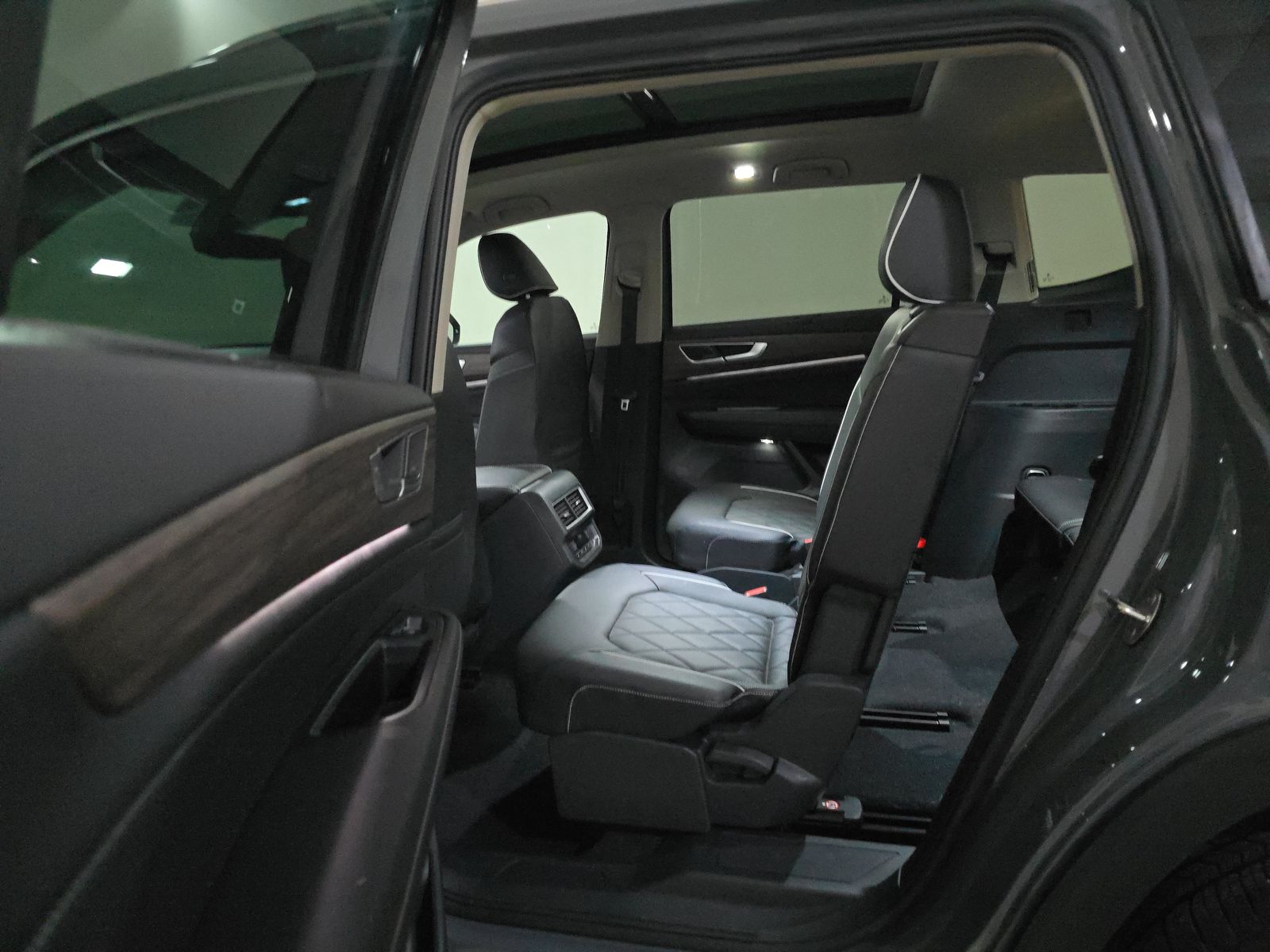 2025 Volkswagen Atlas 2.0T SEL Premium R-Line AWD