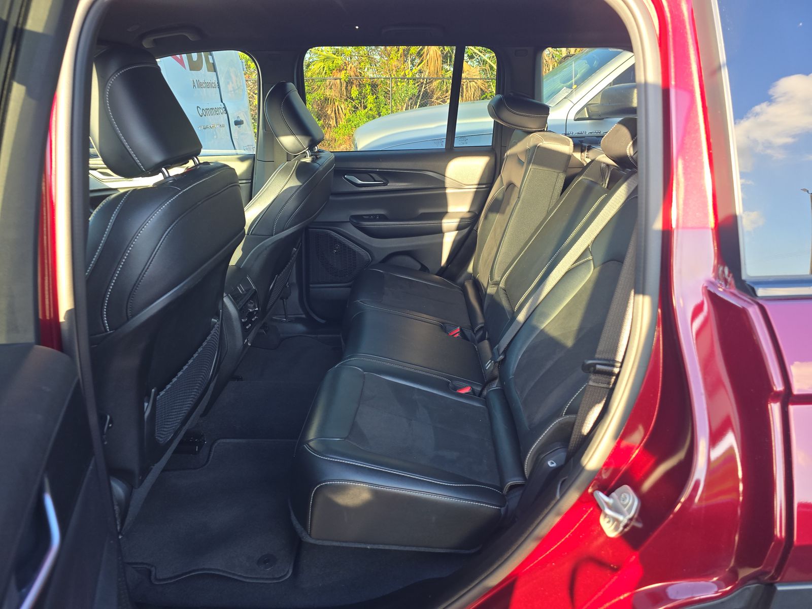 2024 Jeep Grand Cherokee Altitude AWD