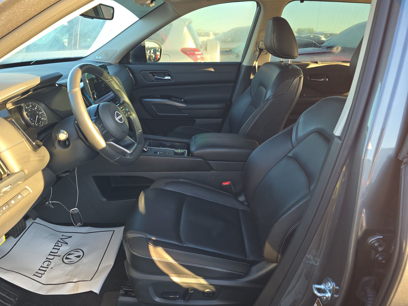 2025 Nissan Pathfinder SL AWD