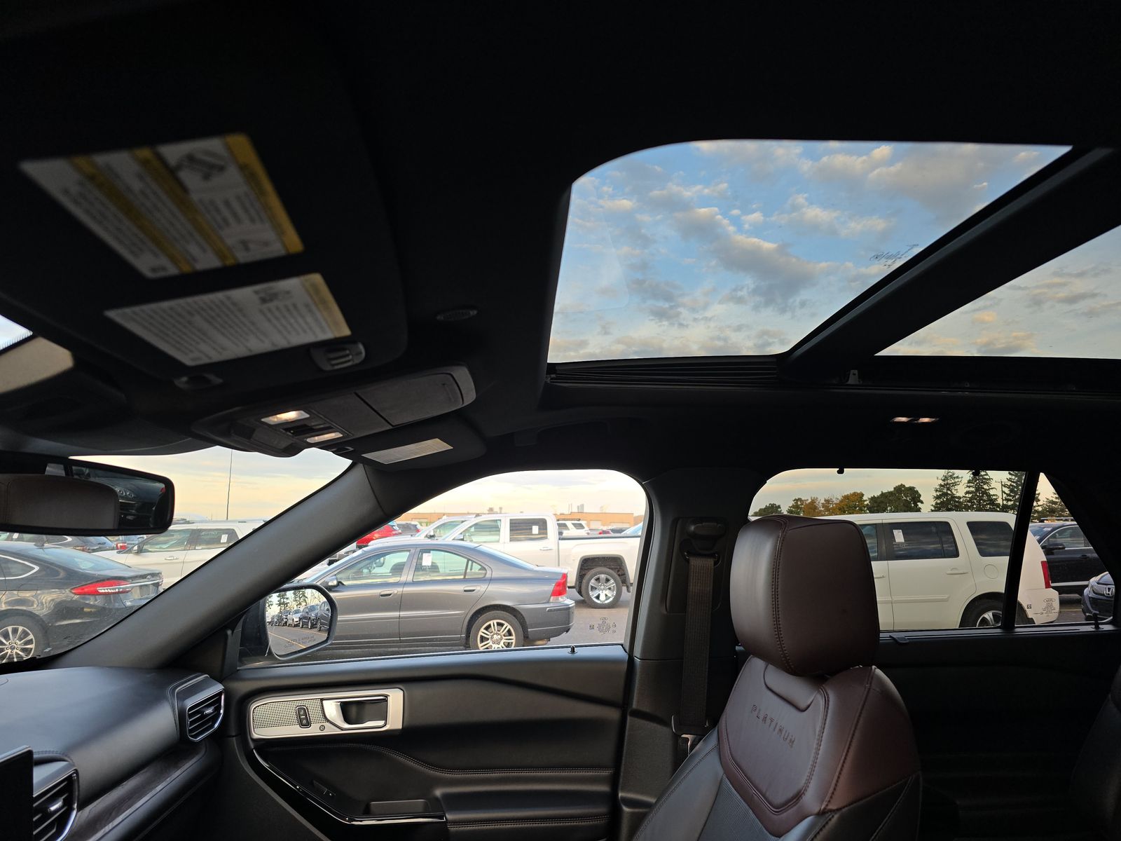 2023 Ford Explorer Platinum AWD