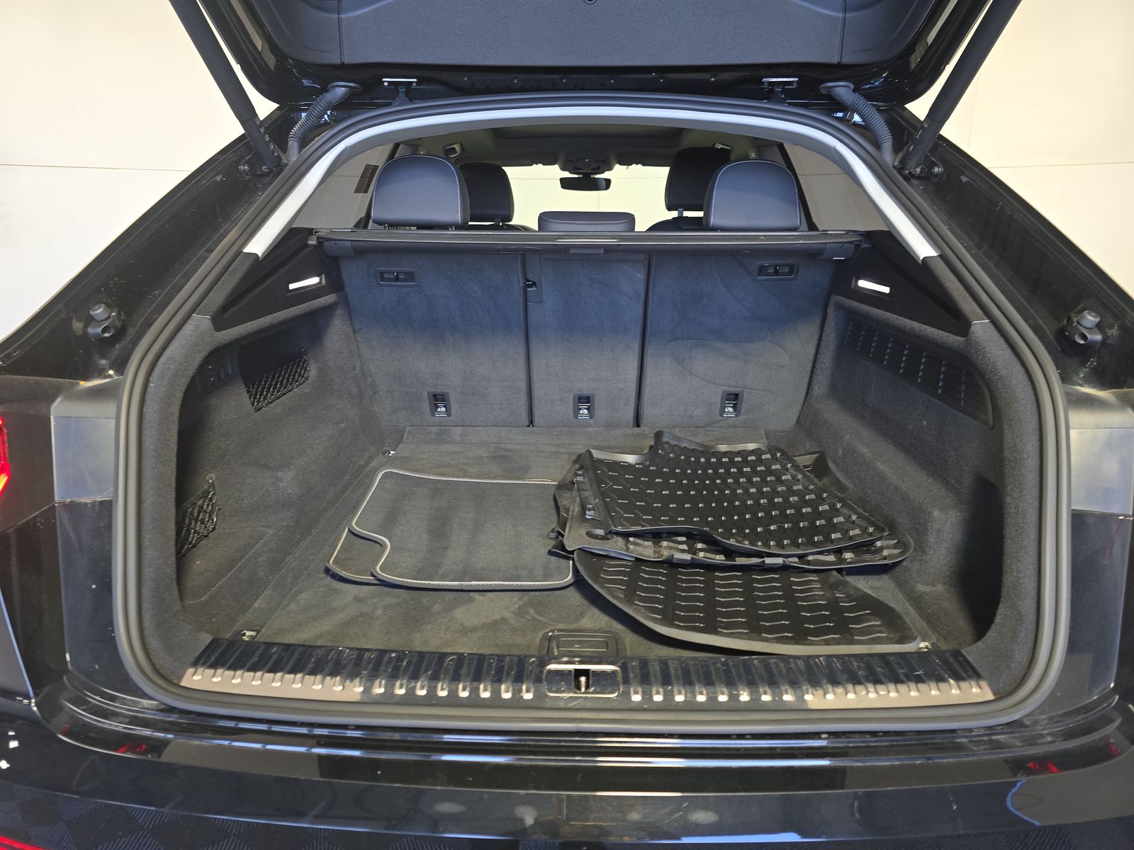 2023 Audi Q8 Prestige AWD