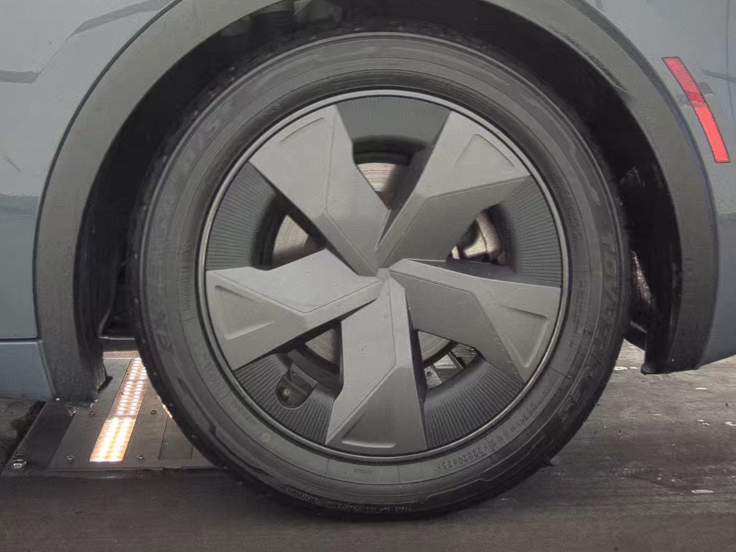 2024 Toyota Prius LE FWD