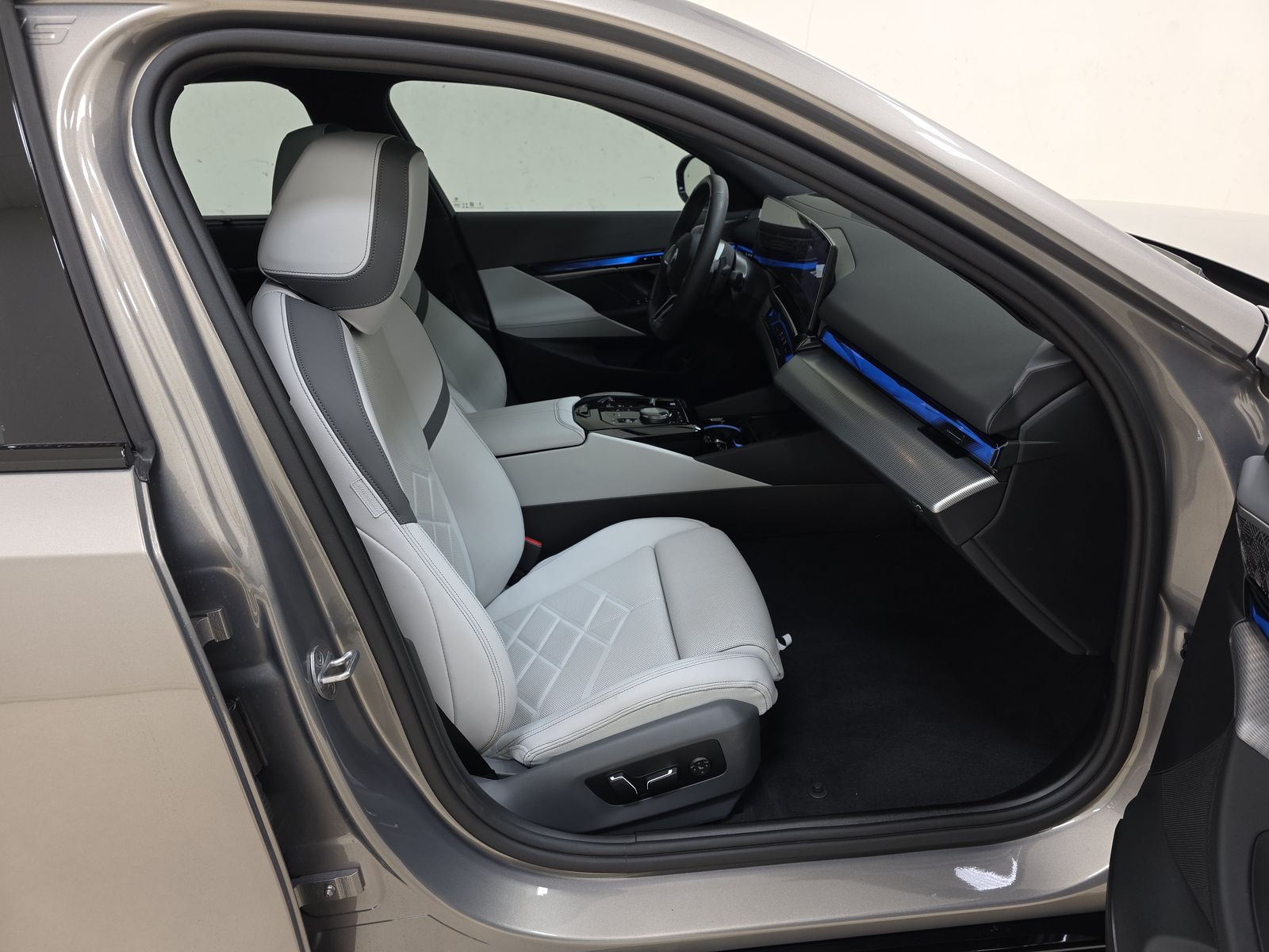 2024 BMW 5 Series 540i xDrive AWD