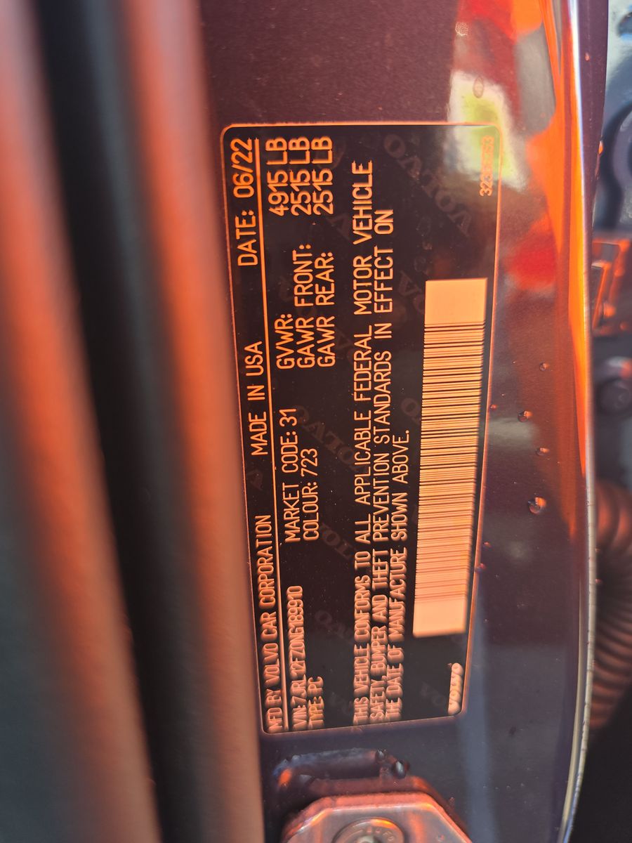 2022 Volvo S60 B5 Momentum FWD