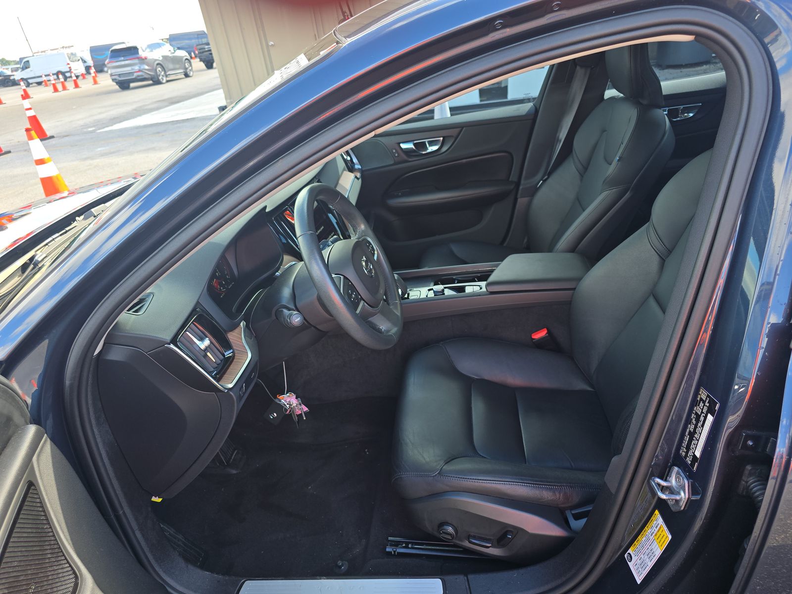 2022 Volvo S60 B5 Momentum FWD