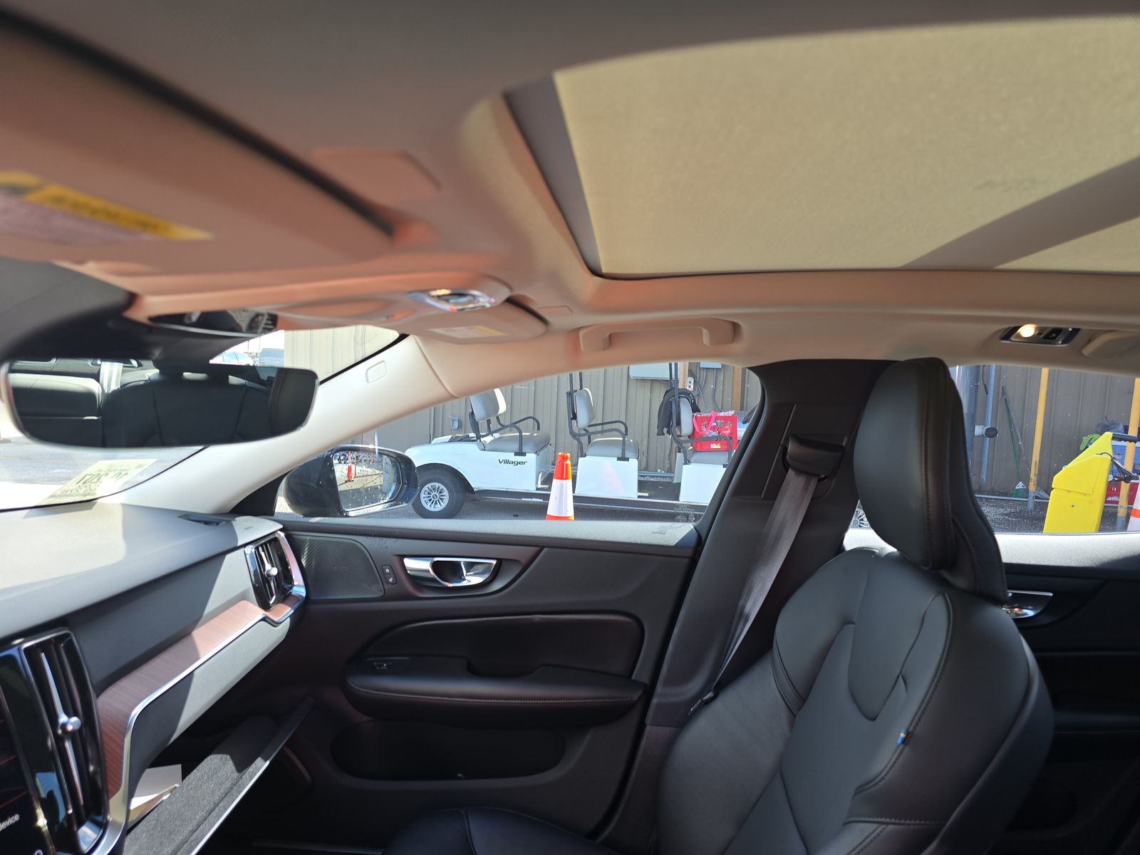 2022 Volvo S60 B5 Momentum FWD