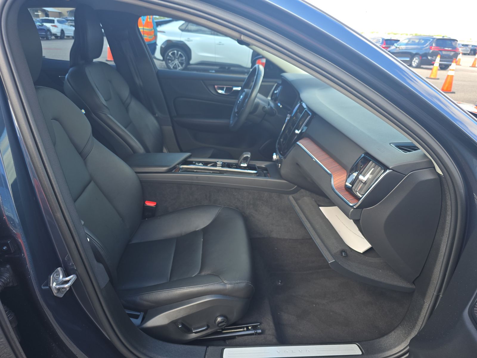 2022 Volvo S60 B5 Momentum FWD