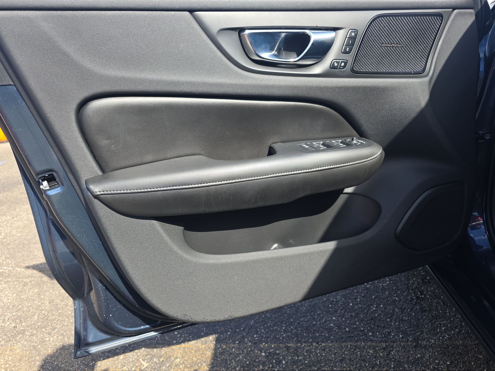 2022 Volvo S60 B5 Momentum FWD