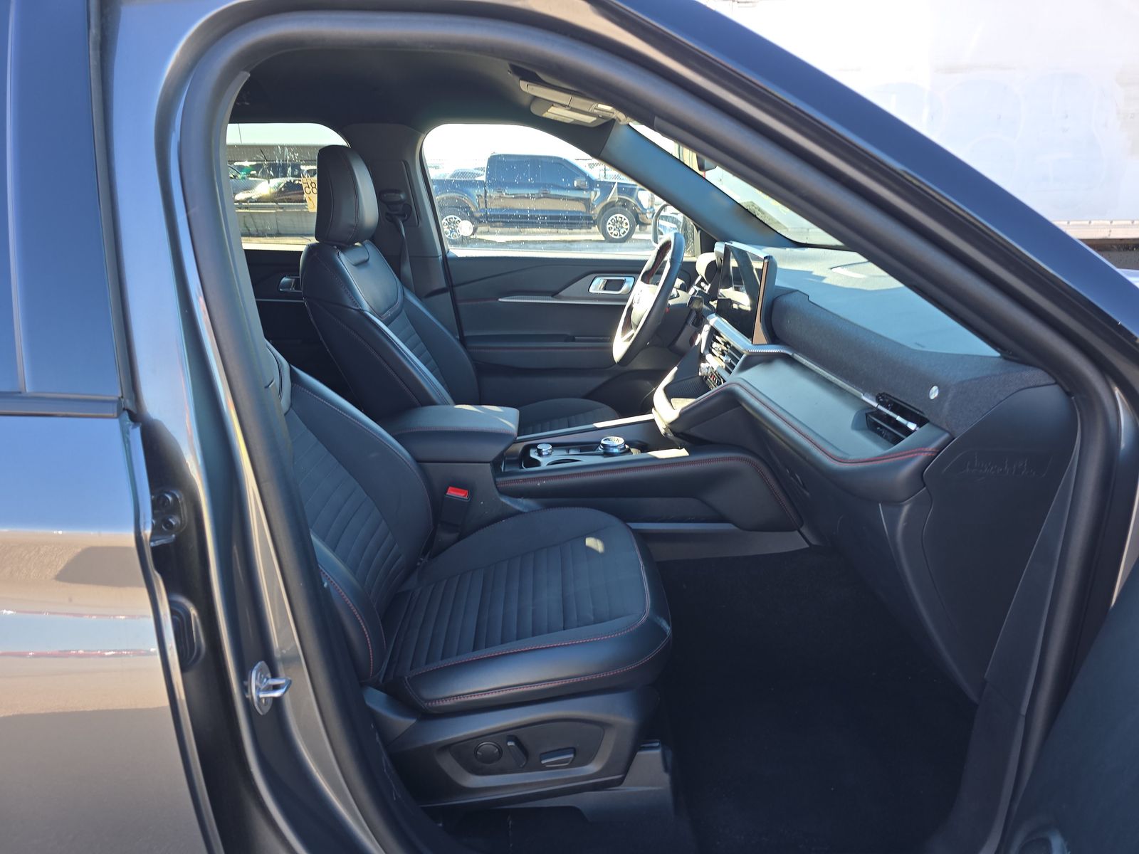 2025 Ford Explorer ST-Line AWD