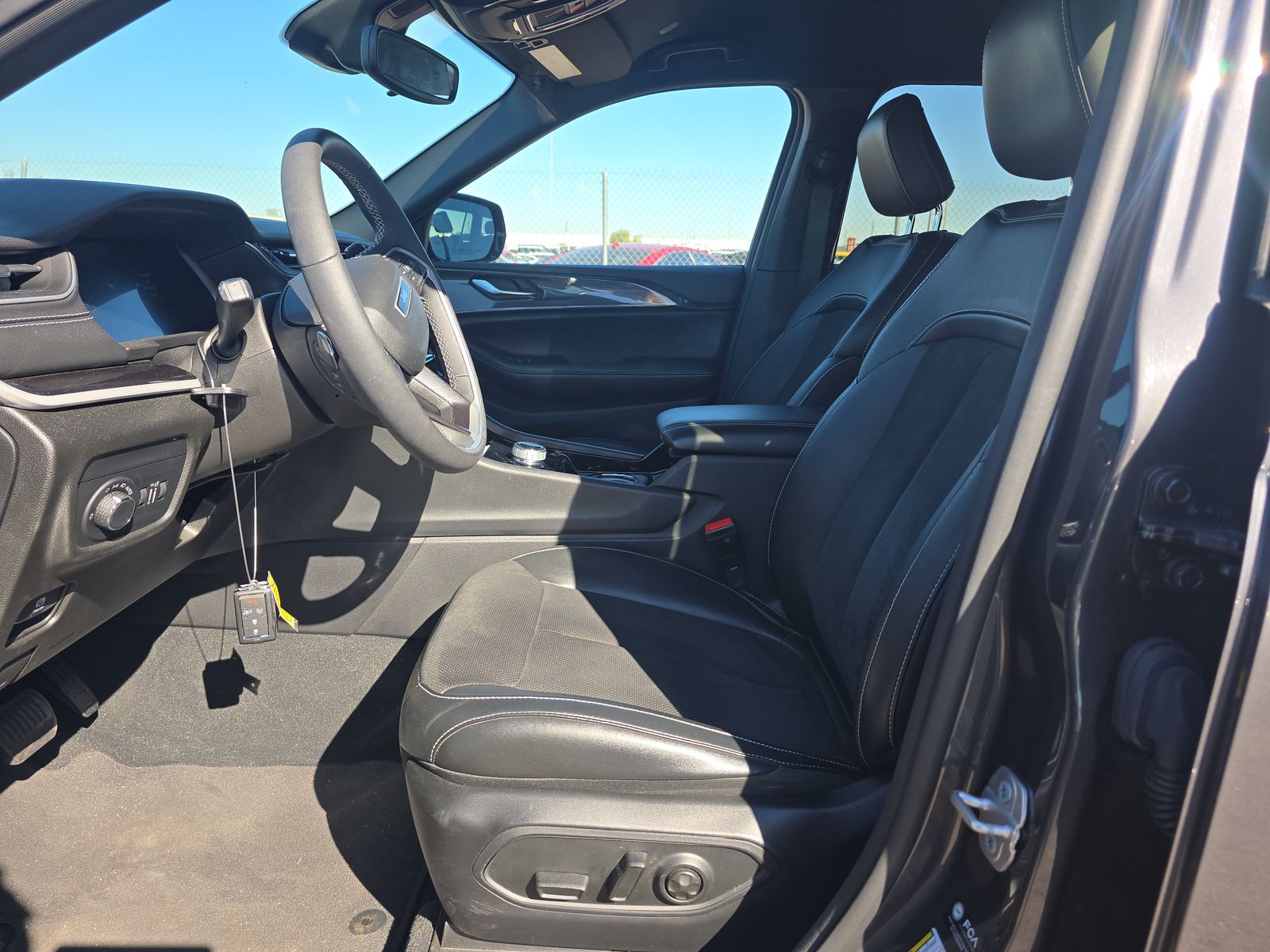 2023 Jeep Grand Cherokee Altitude AWD