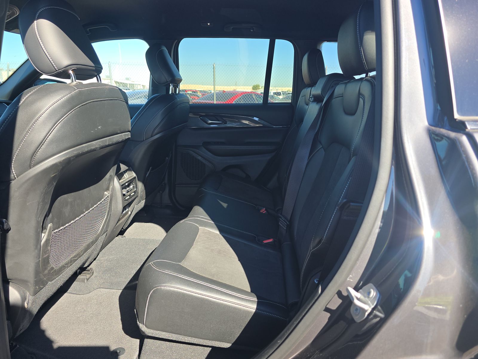 2023 Jeep Grand Cherokee Altitude AWD