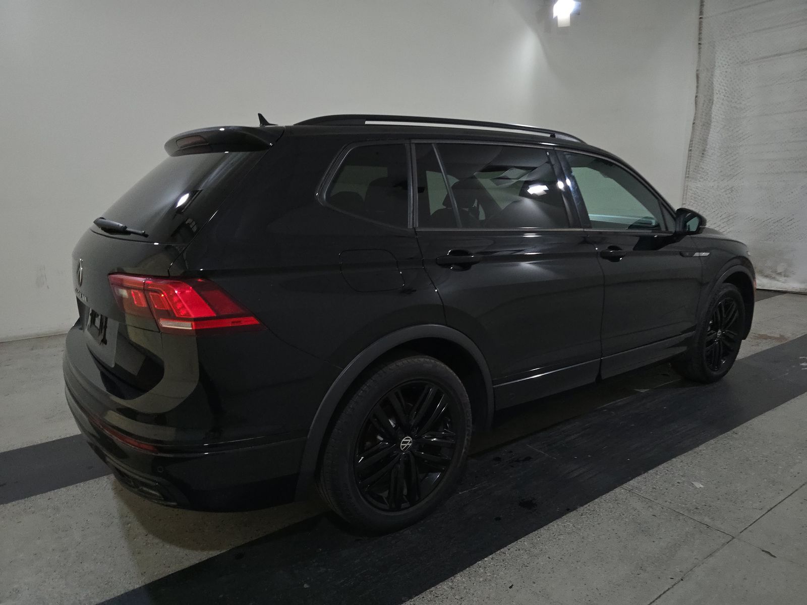 2022 Volkswagen Tiguan 2.0T SE R-Line Black FWD