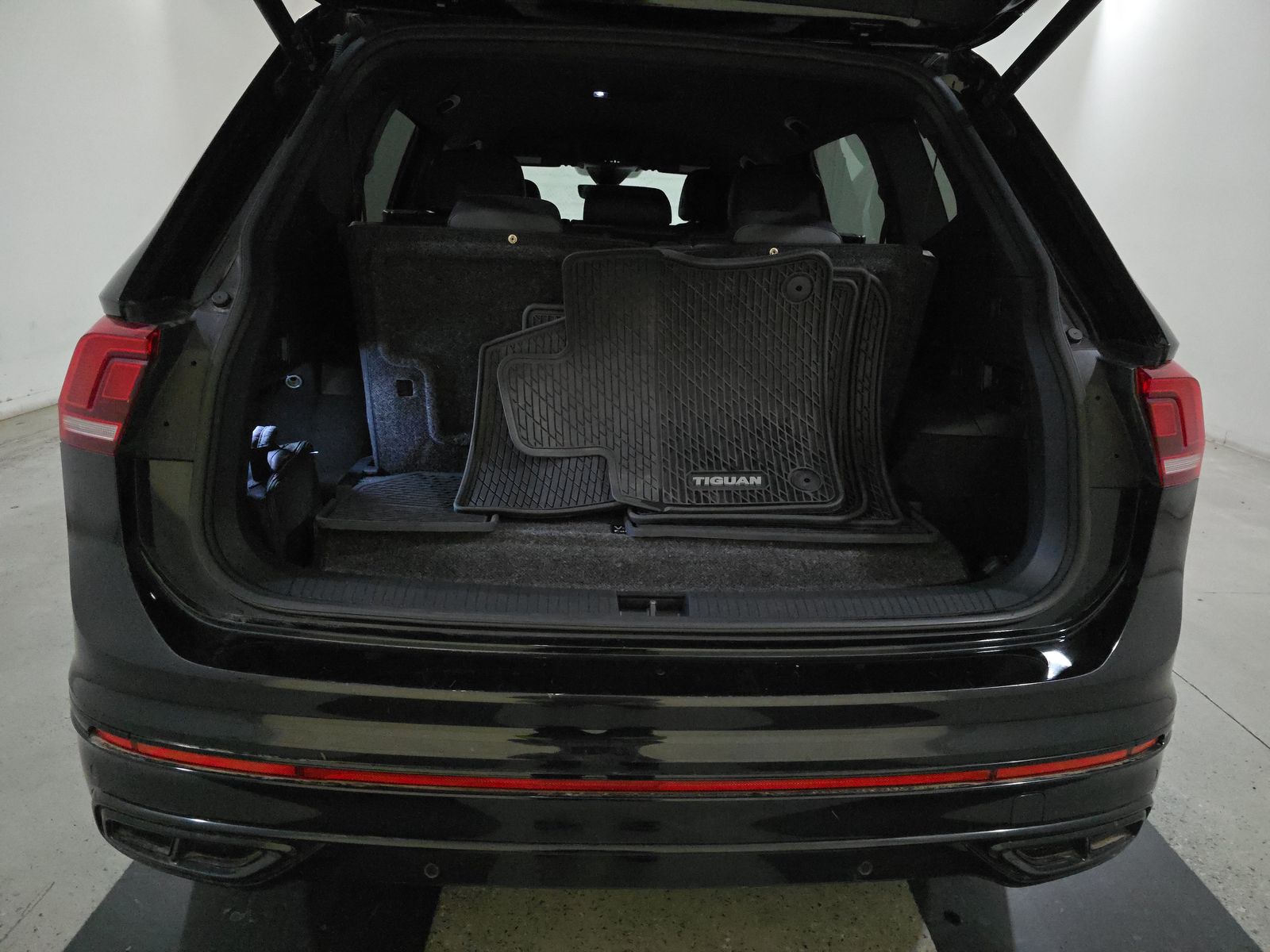 2022 Volkswagen Tiguan 2.0T SE R-Line Black FWD