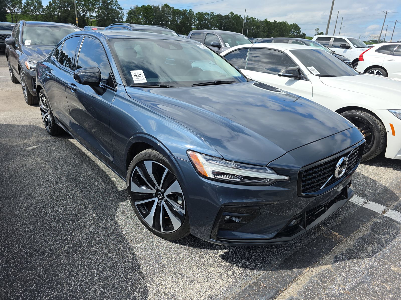 2022 Volvo S60 B5 Momentum FWD