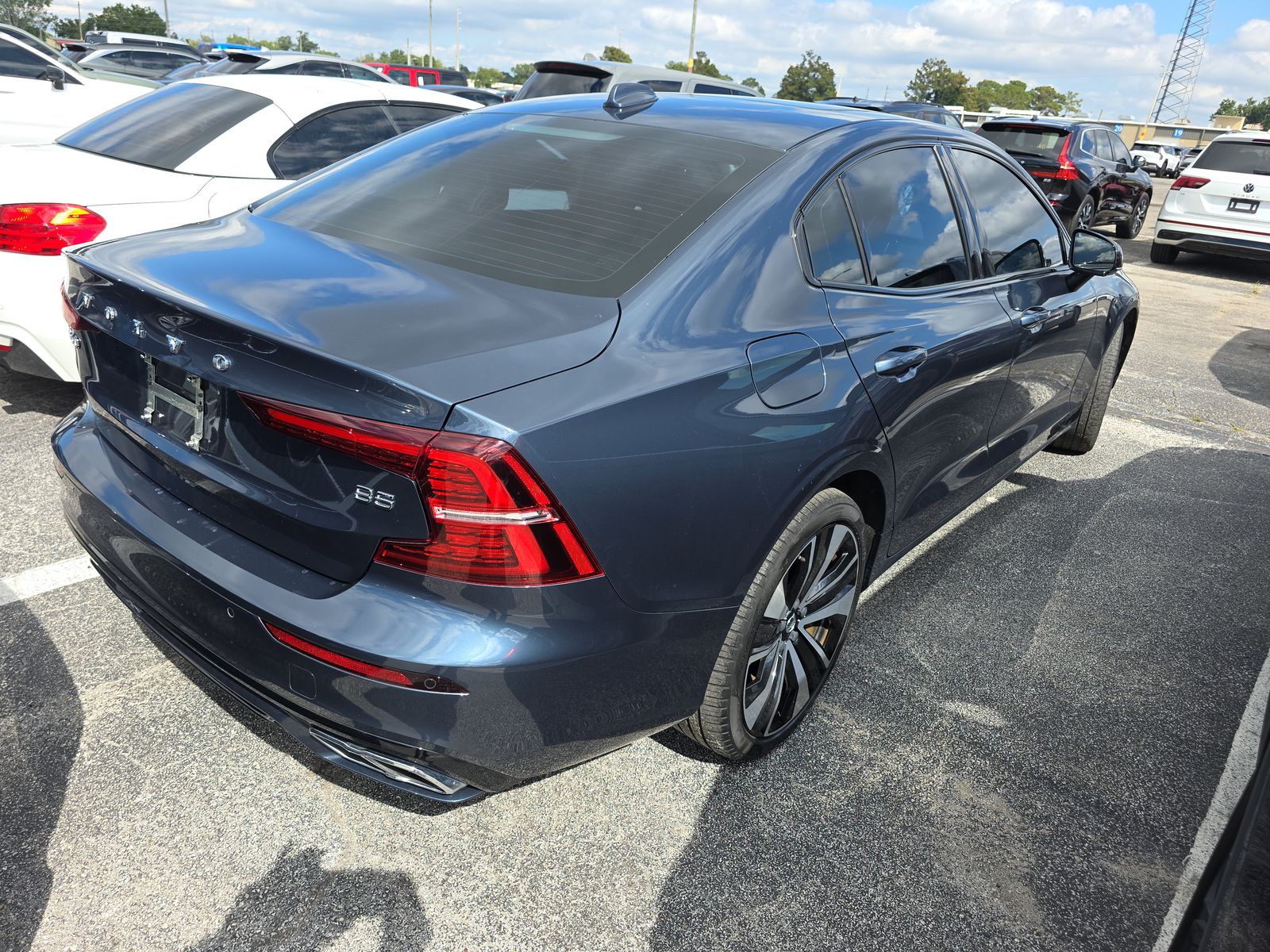2022 Volvo S60 B5 Momentum FWD