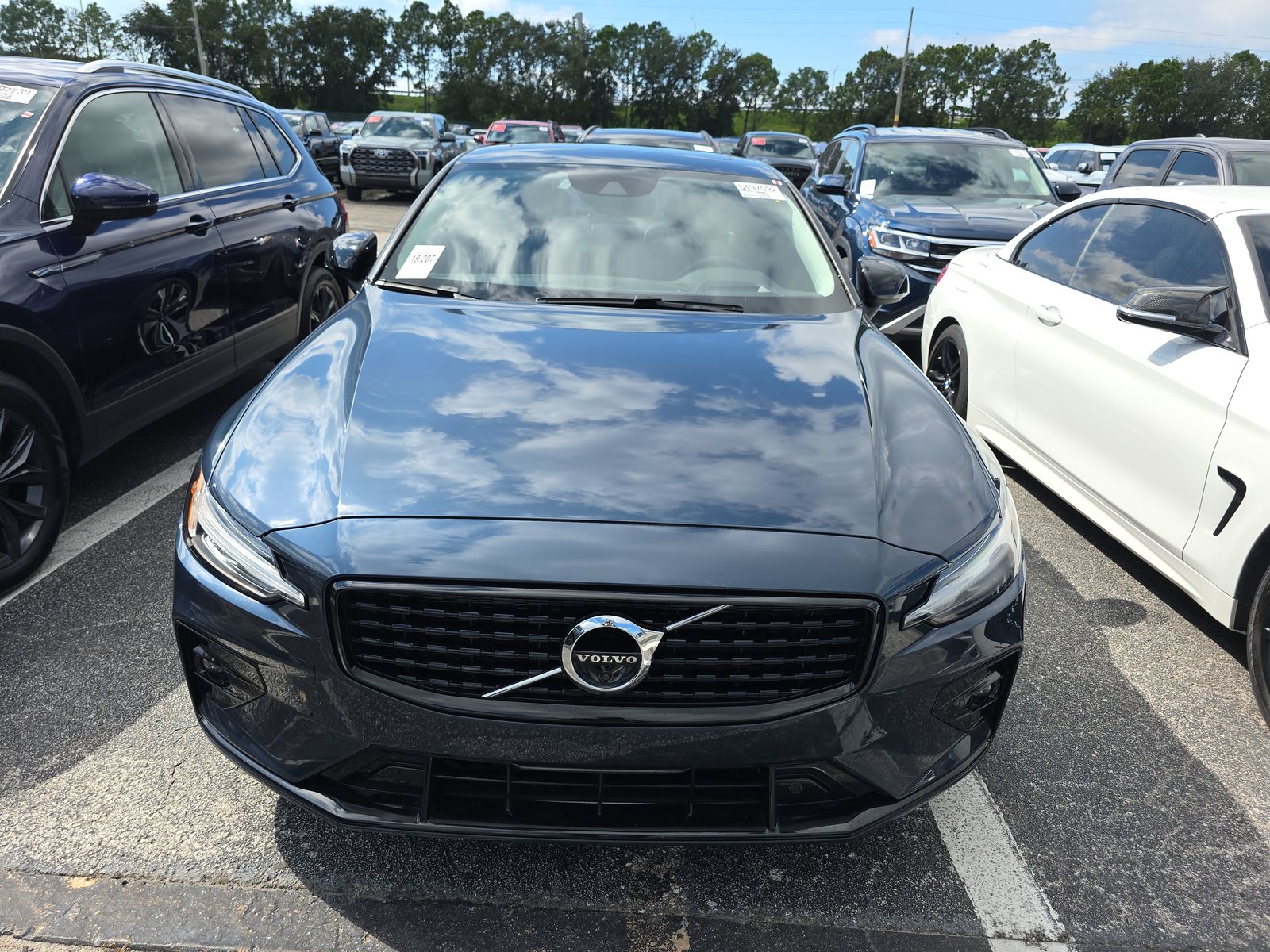 2022 Volvo S60 B5 Momentum FWD