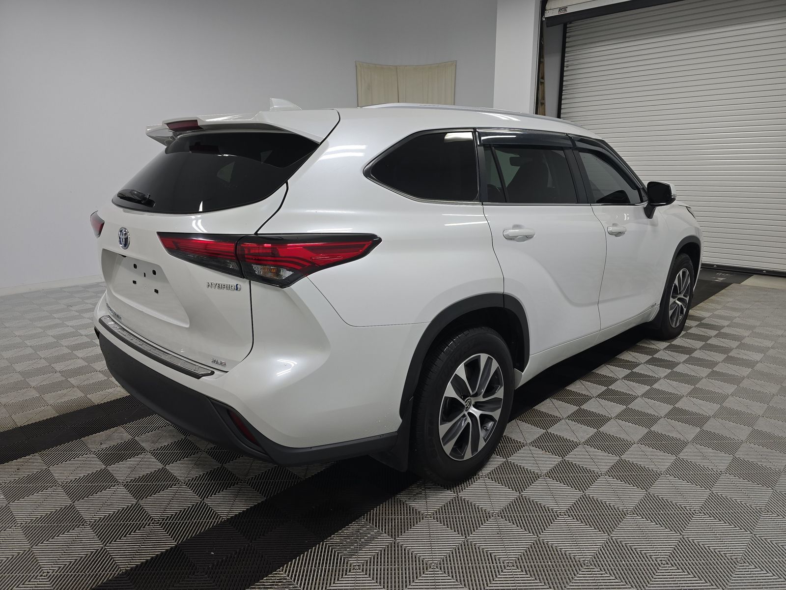 2023 Toyota Highlander Hybrid XLE AWD