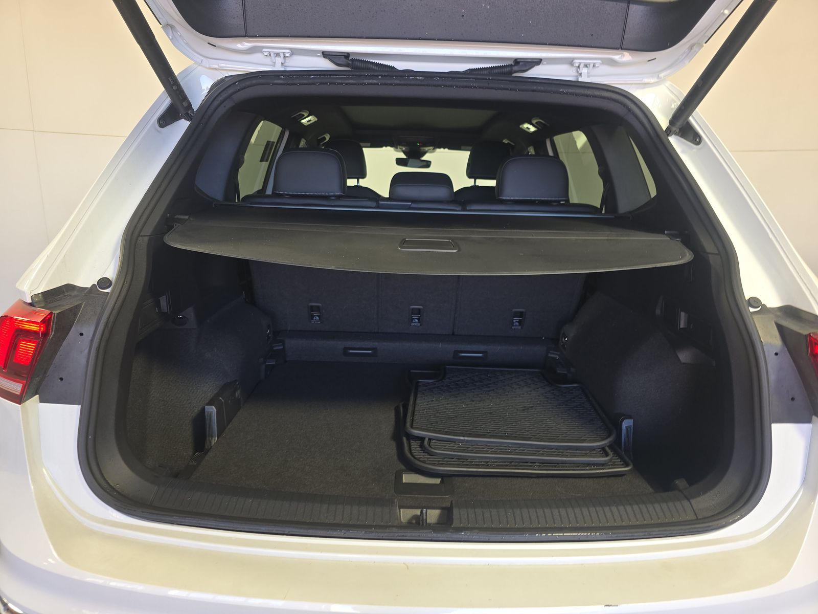 2024 Volkswagen Tiguan 2.0T SEL R-Line AWD