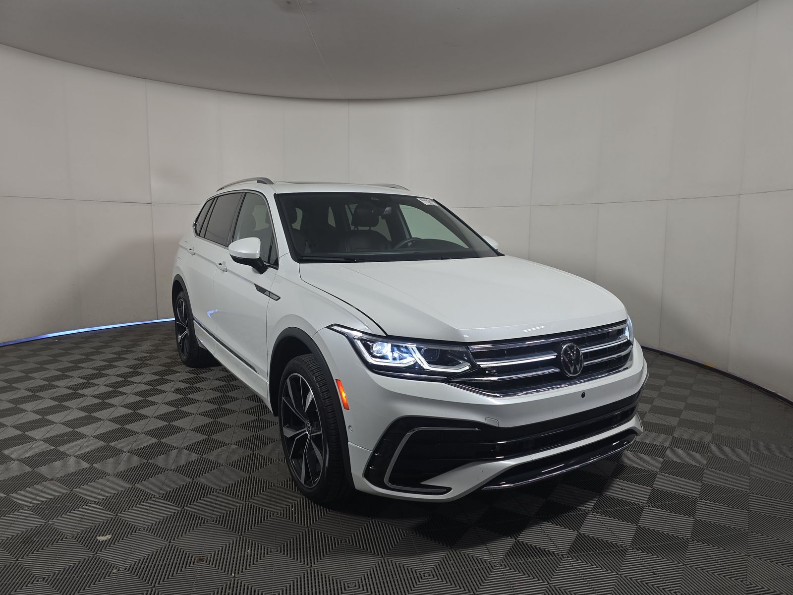2024 Volkswagen Tiguan 2.0T SEL R-Line AWD