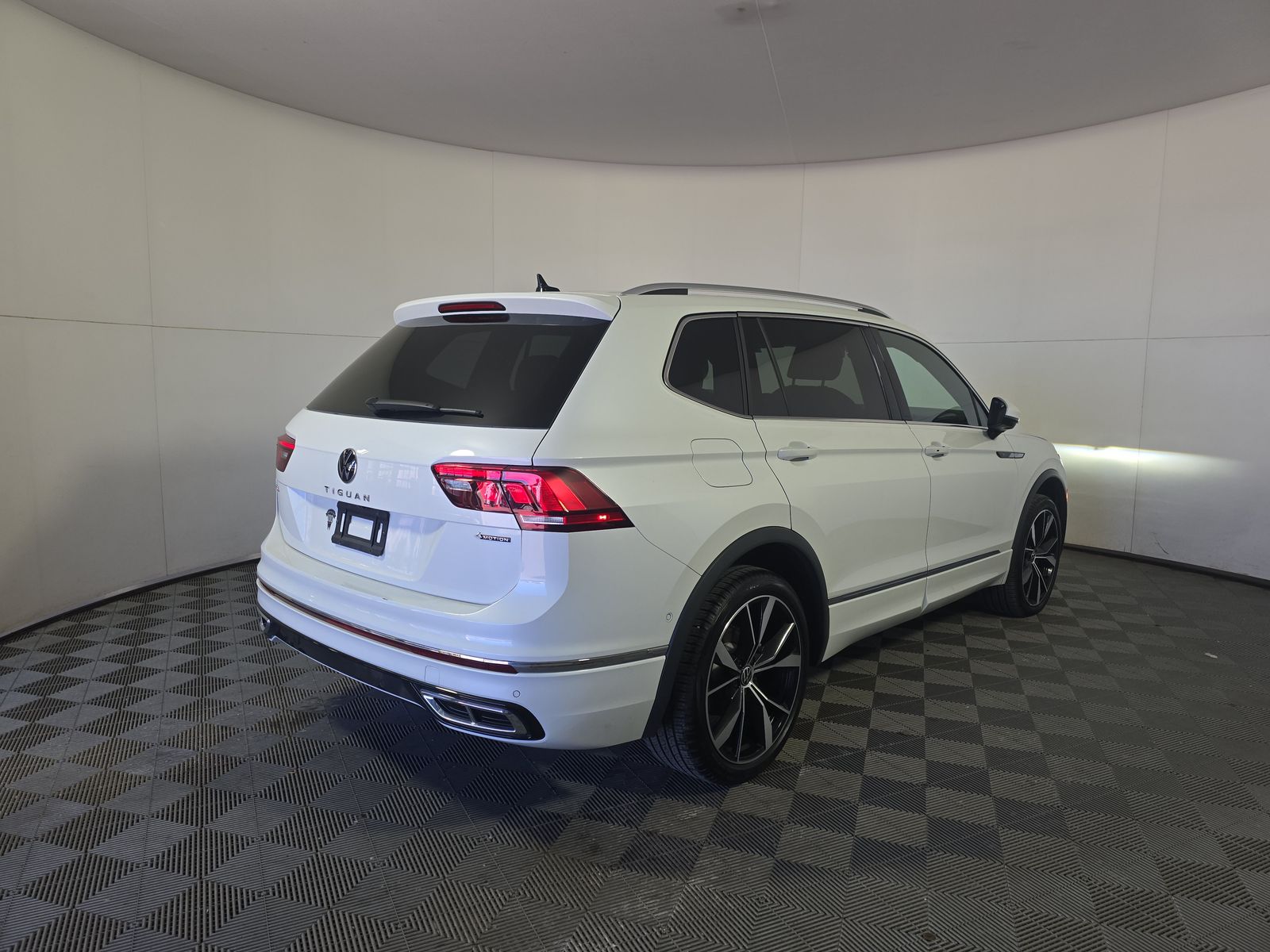 2024 Volkswagen Tiguan 2.0T SEL R-Line AWD