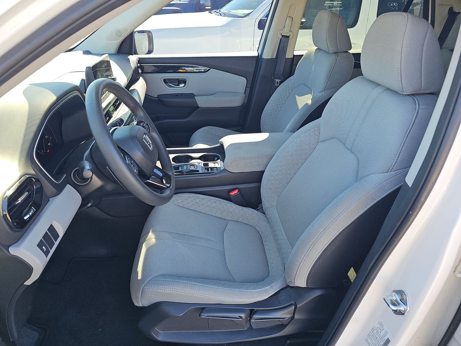 2023 Honda Pilot LX FWD