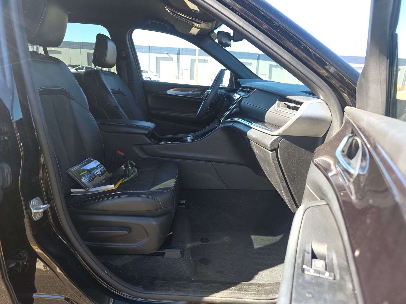 2023 Jeep Grand Cherokee Altitude AWD