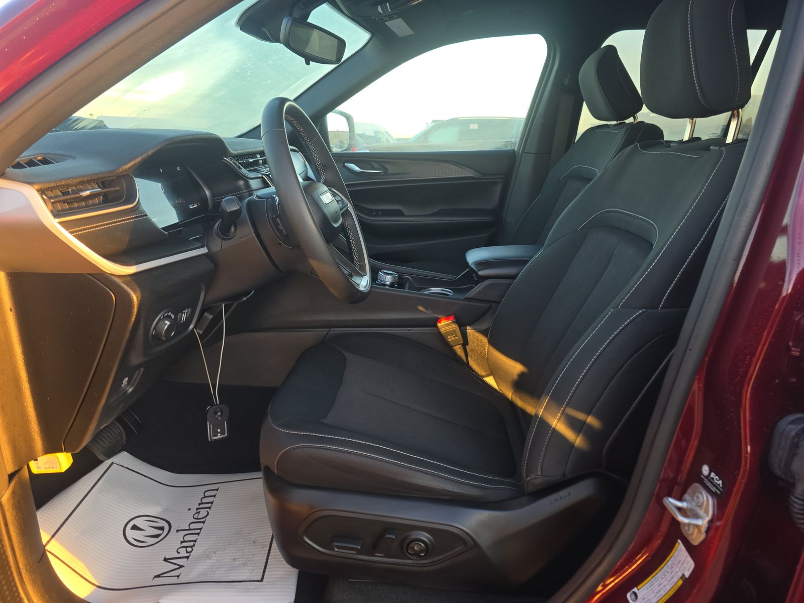 2024 Jeep Grand Cherokee Laredo X RWD