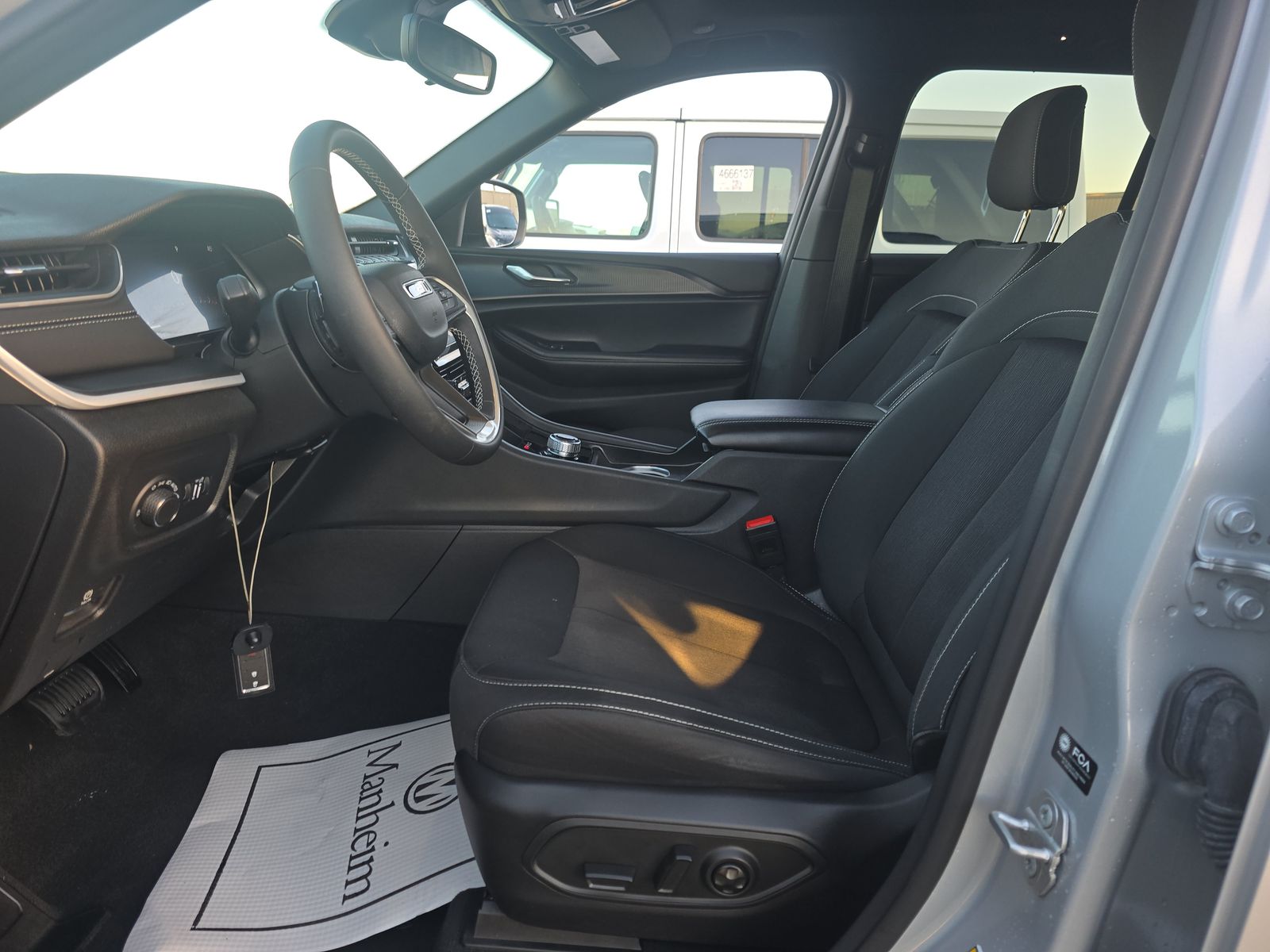 2024 Jeep Grand Cherokee Laredo X RWD