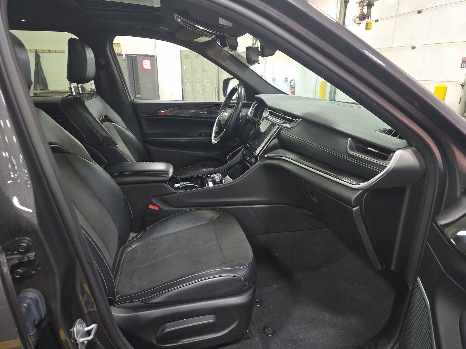 2022 Jeep Grand Cherokee Altitude AWD