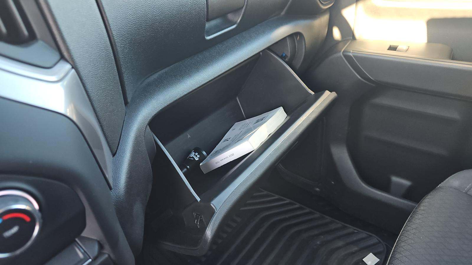 2023 Chevrolet Silverado 1500 Custom AWD