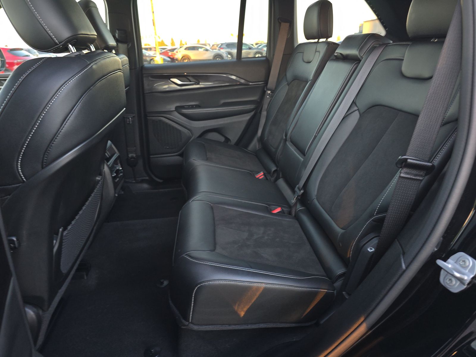 2023 Jeep Grand Cherokee Altitude AWD