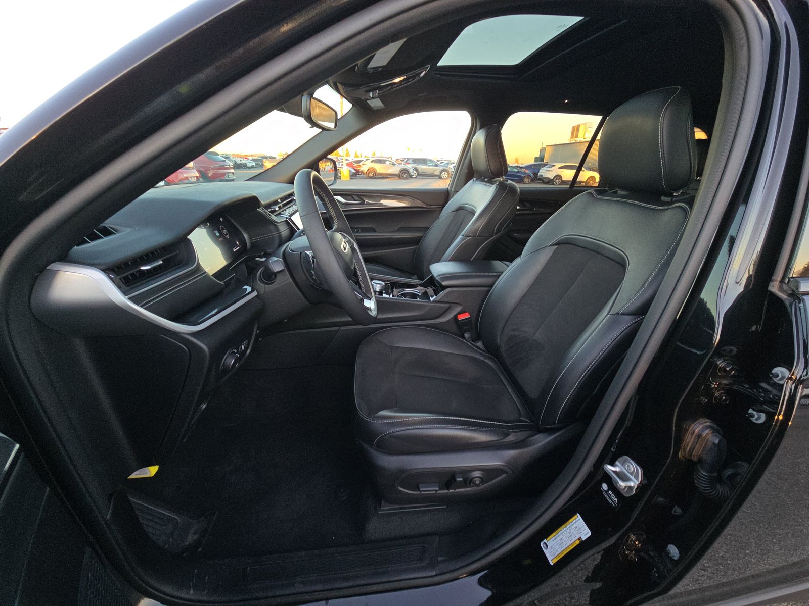 2023 Jeep Grand Cherokee Altitude AWD