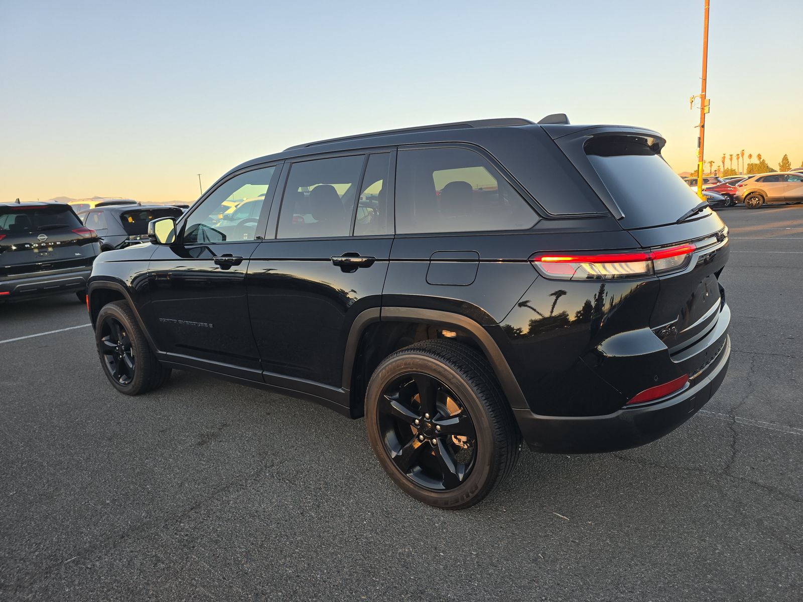 2023 Jeep Grand Cherokee Altitude AWD