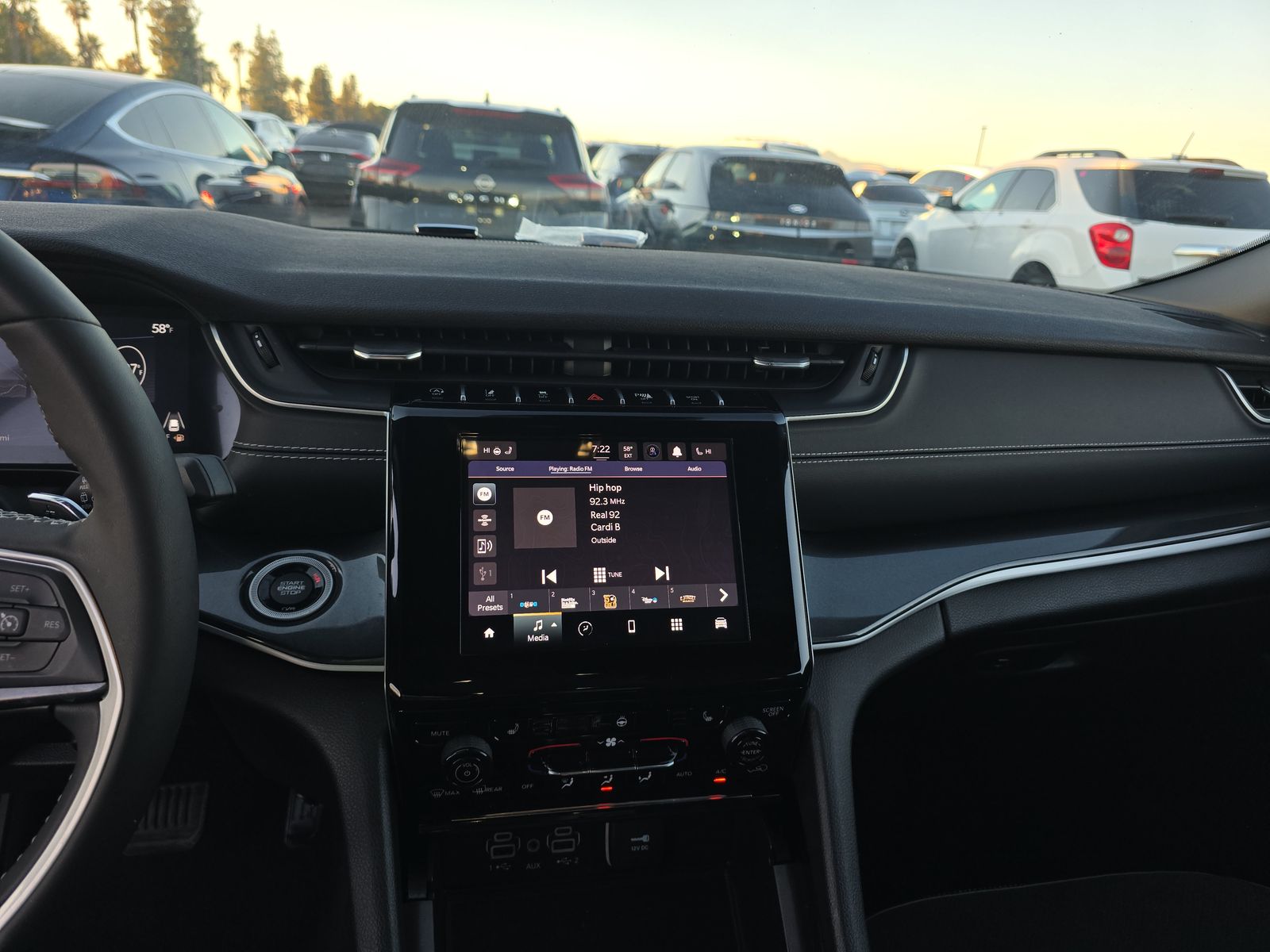 2023 Jeep Grand Cherokee Altitude AWD