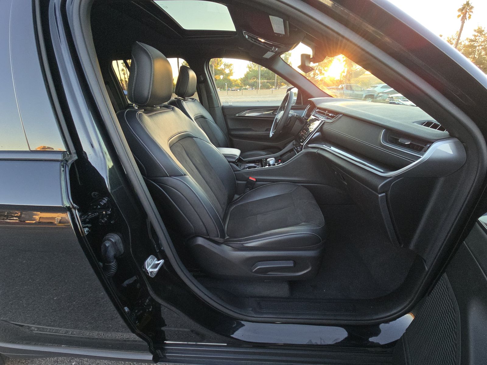 2023 Jeep Grand Cherokee Altitude AWD