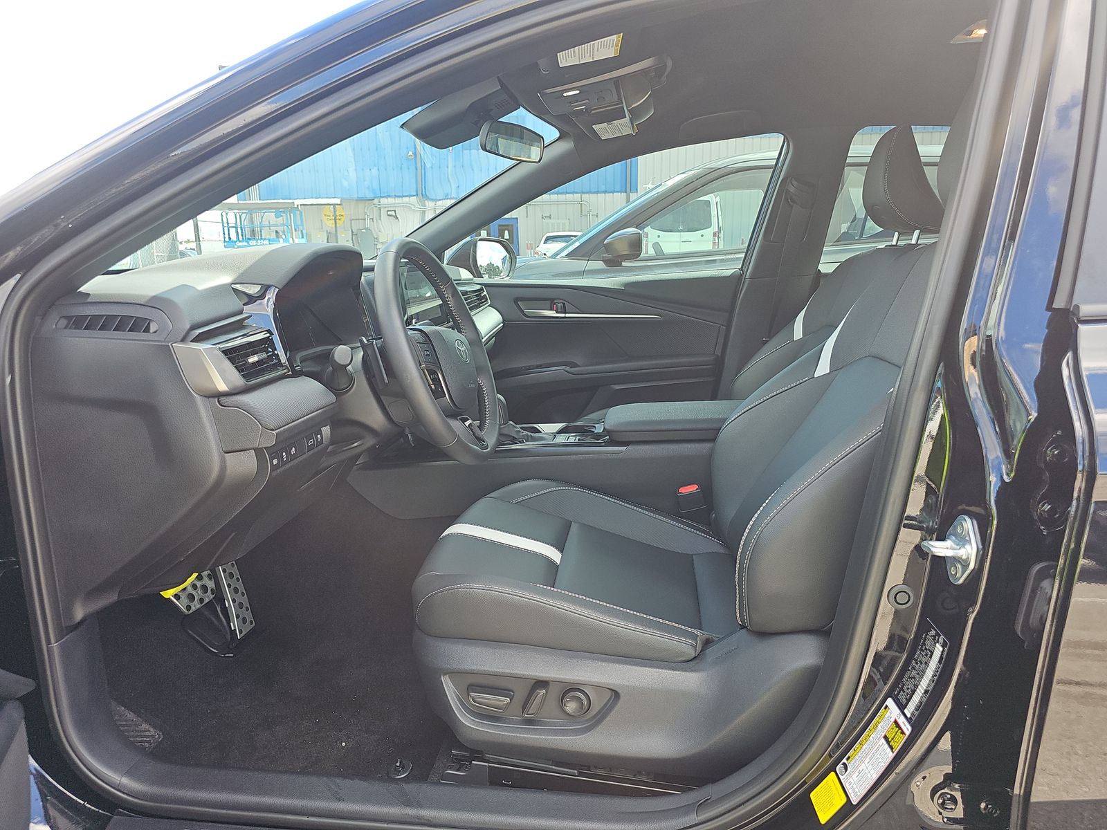 2025 Toyota Camry SE FWD